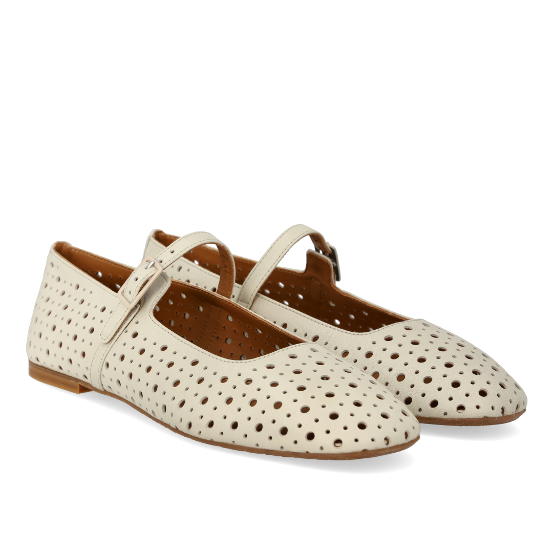 Weiche Ballerina mit dekorativem Lochmuster