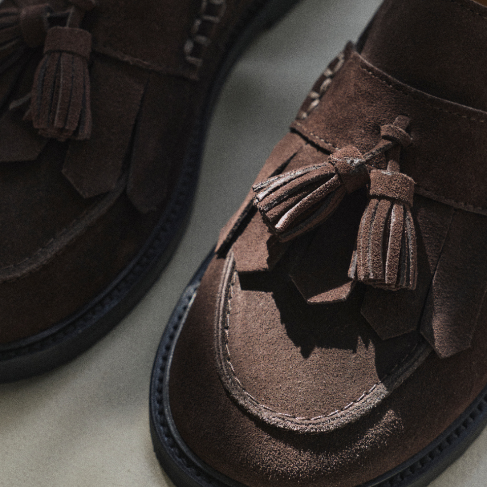 Breiter Loafer mit Fransen- und Quastendetail