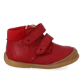 Der erste Schuh mit herzförmigen Ausschnitten