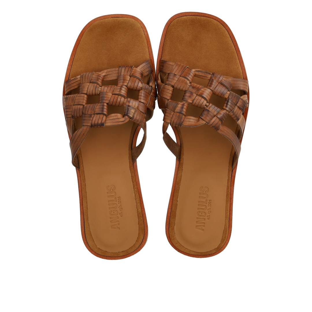 Slip-on-Sandale mit Flechtdetail