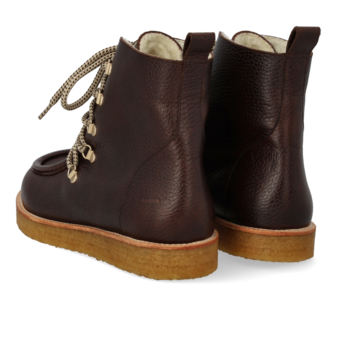 Schnürstiefel