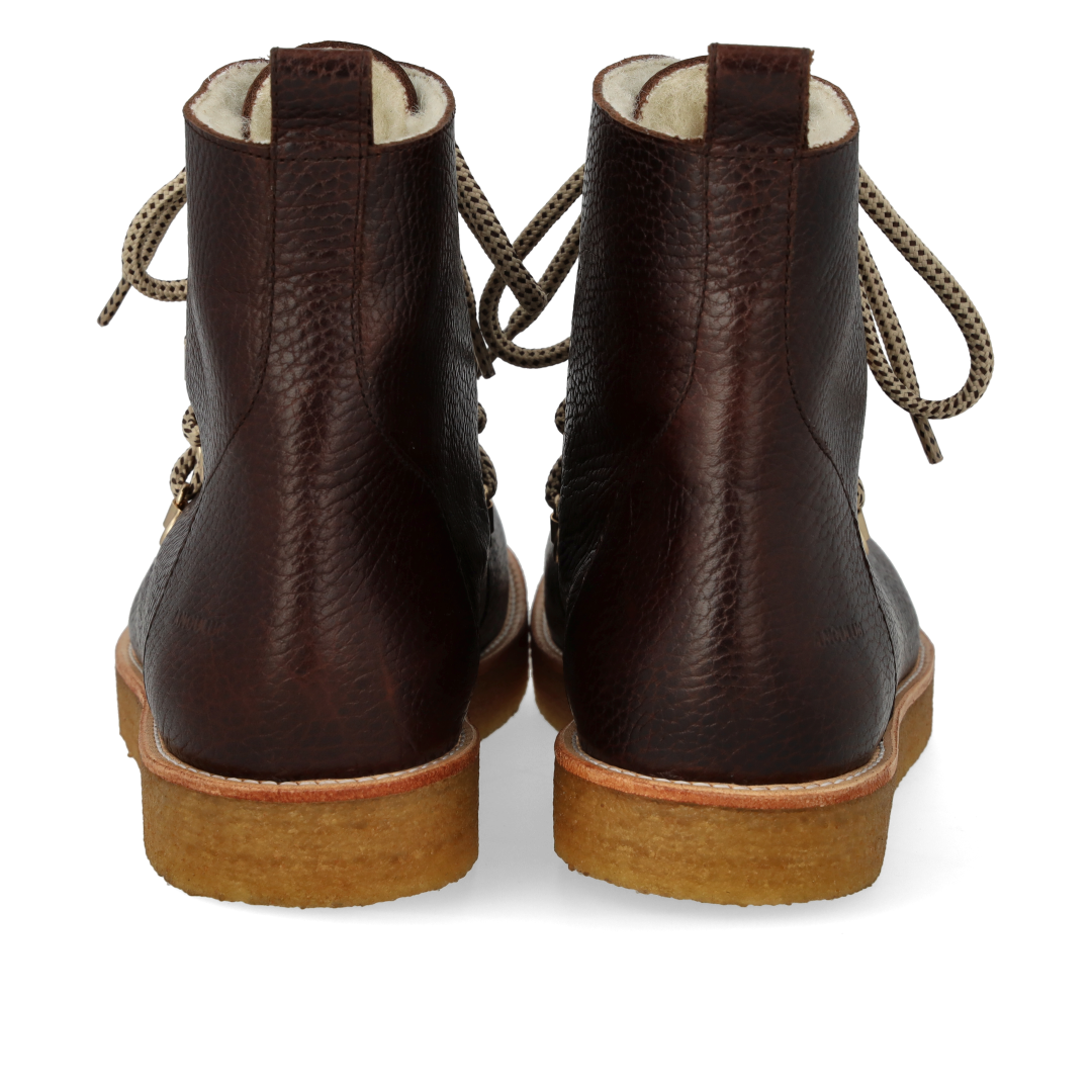 Schnürstiefel