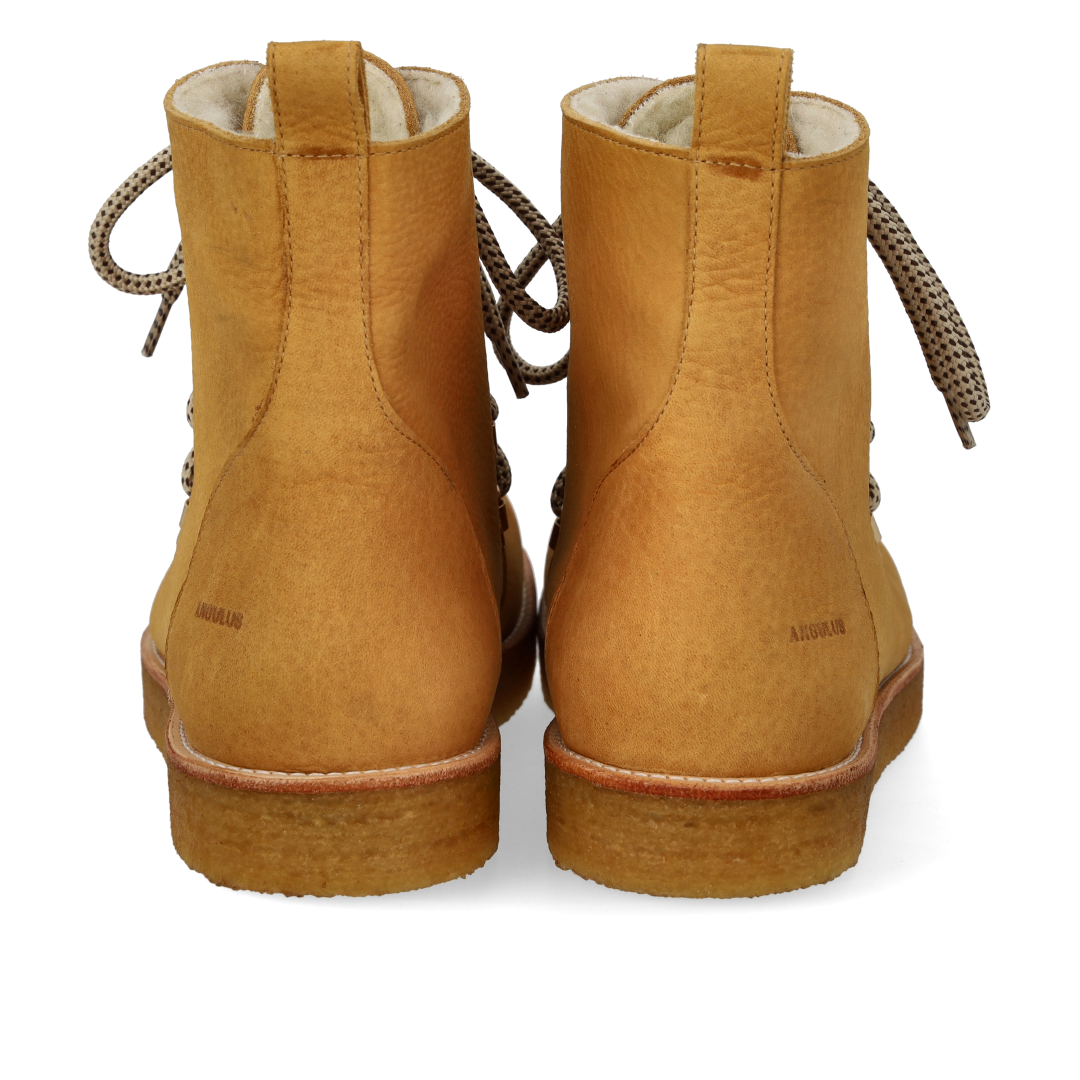 Schnürstiefel